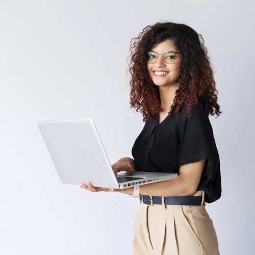 medium-shot-smiley-business-woman-with-laptop medium-shot-smiley-business-woman-with-laptop